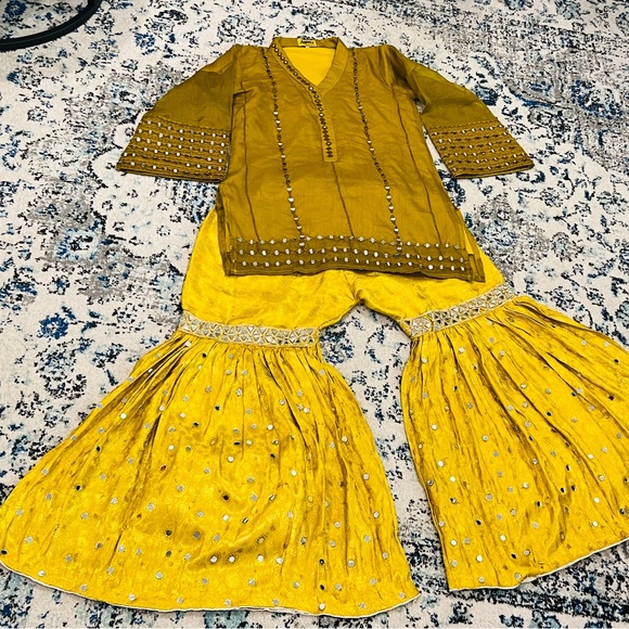 Heavy Miror Work Gharara And Shirt With Dupatta - Picture 2 of 3